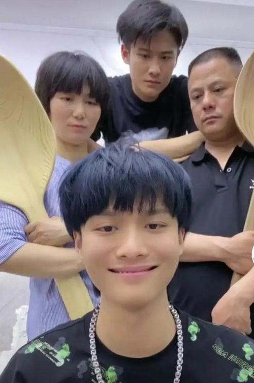 小杨哥爆料大秧歌视频,大秧歌幕后精彩瞬间 第1张 小杨哥爆料大秧歌视频,大秧歌幕后精彩瞬间 第1张